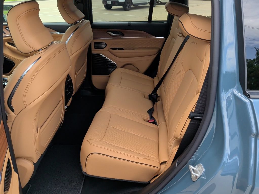 New 2026 Jeep Grand Cherokee Summit w/ Obsidian Package AWD/4WD image 44
