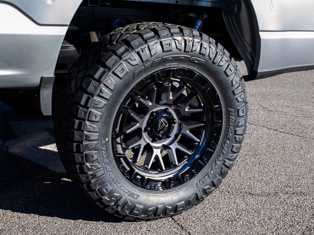 New 2025 Ford F150 XLT w/ Equipment Group 302A MID image 6