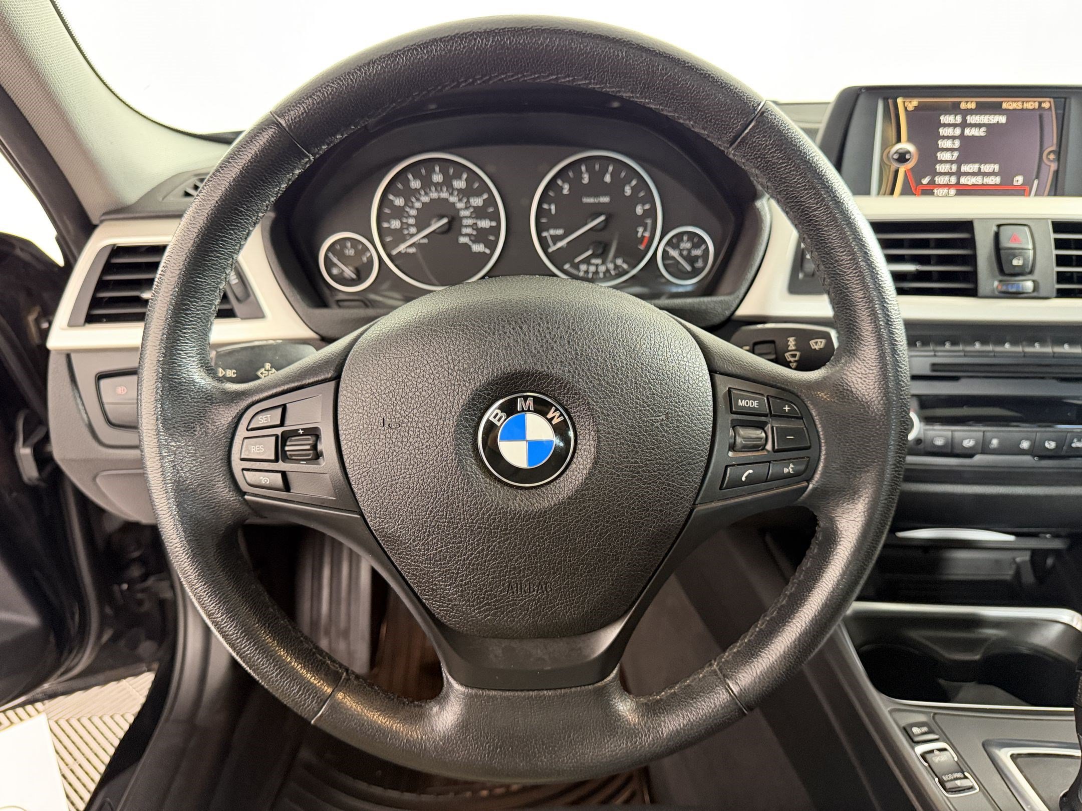 Used 2014 BMW 320i xDrive Sedan AWD/4WD image 11