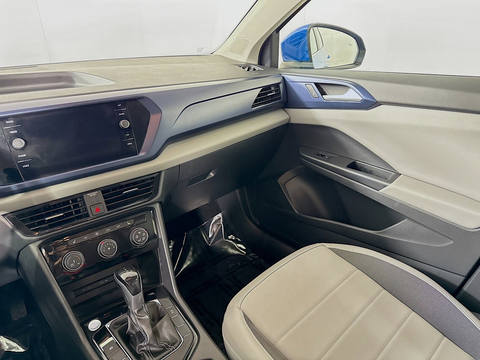 Certified 2023 Volkswagen Taos SE image 22