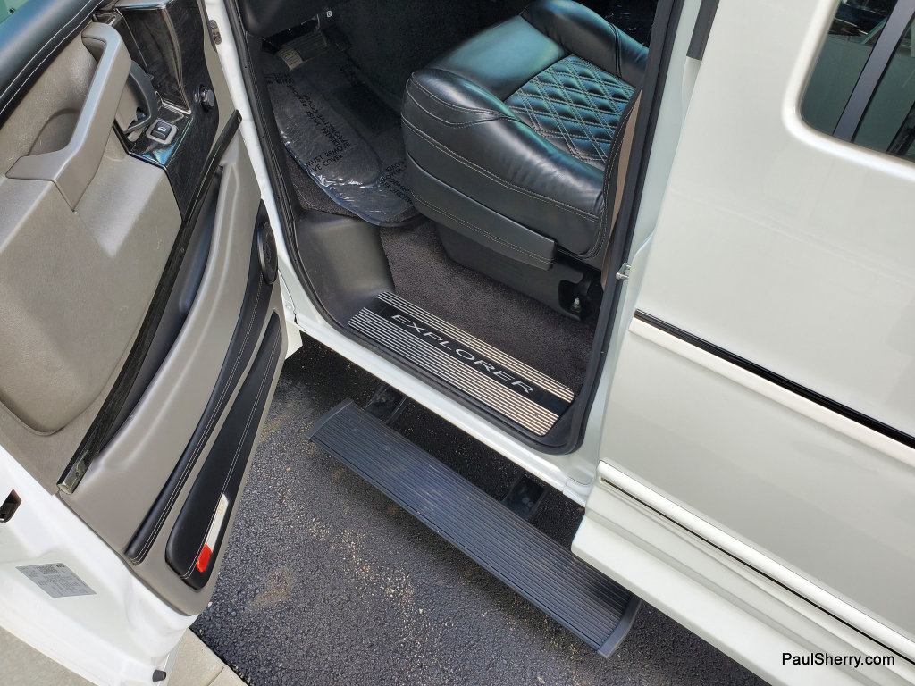 Used 2023 Chevrolet Express 2500 RWD image 38