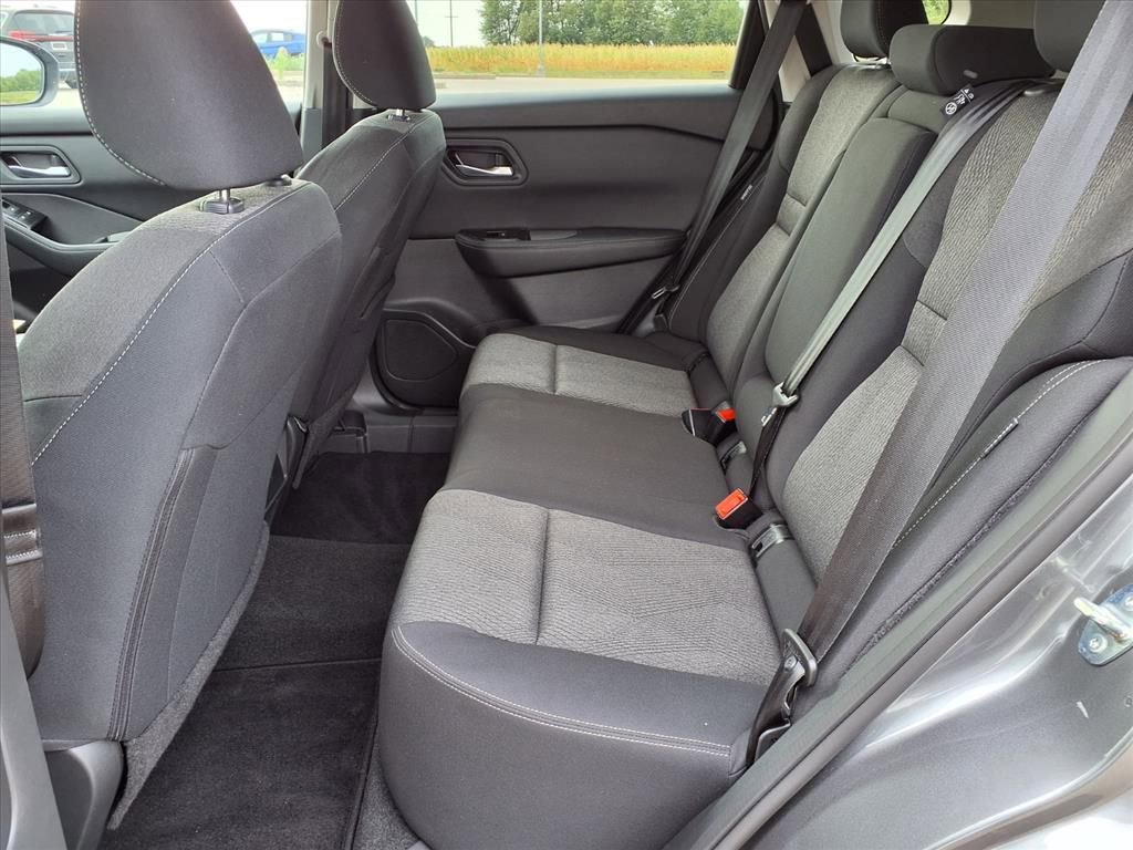 Used 2024 Nissan Rogue SV image 26