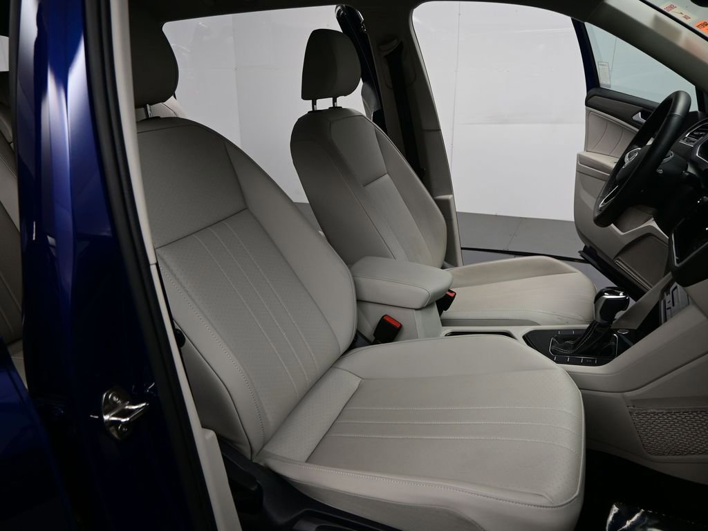 Used 2024 Volkswagen Tiguan SE image 21