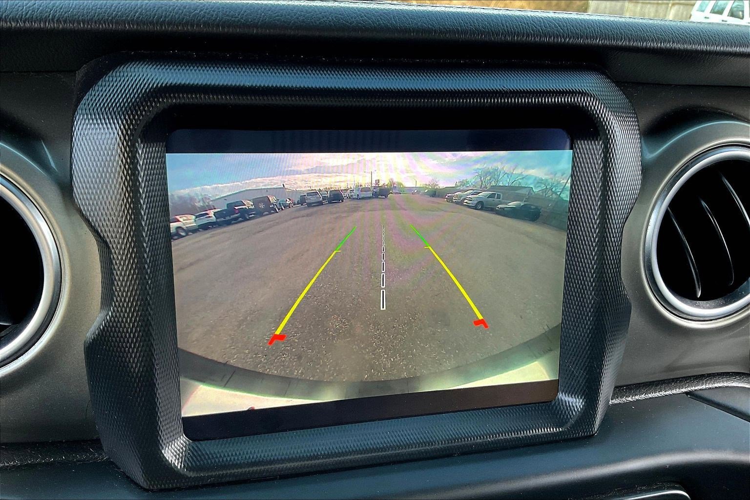 Used 2019 Jeep Wrangler Unlimited Sahara image 19
