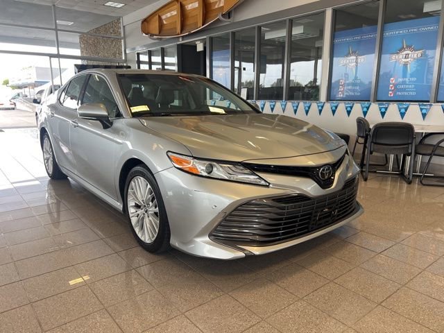 Used 2018 Toyota Camry XLE FWD image 3