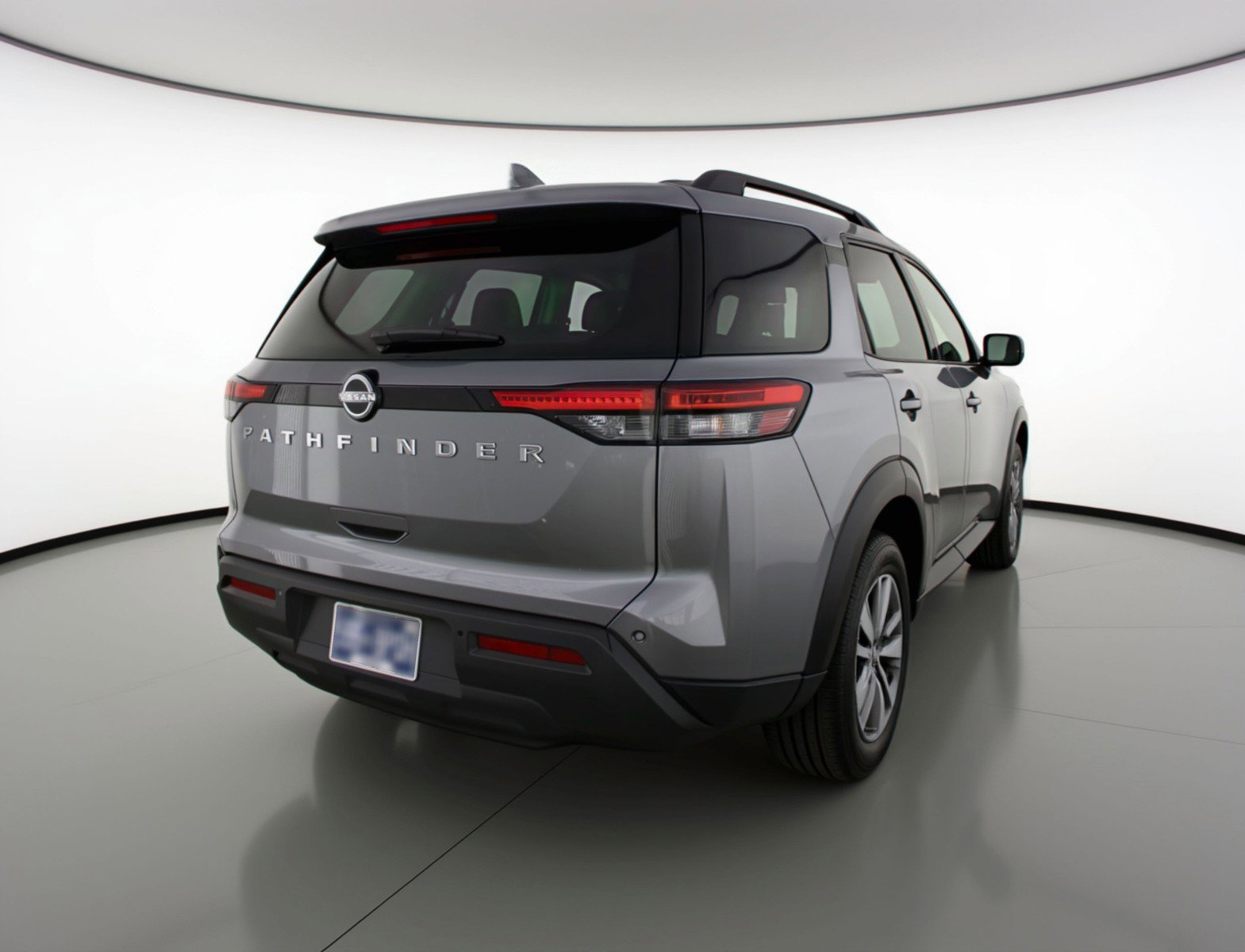 Used 2025 Nissan Pathfinder SV image 9