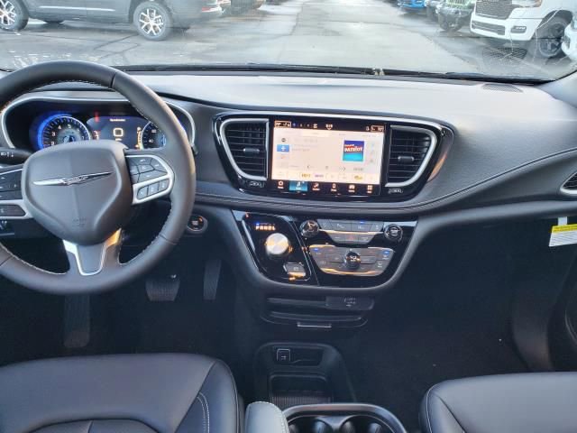 New 2026 Chrysler Pacifica Select image 24