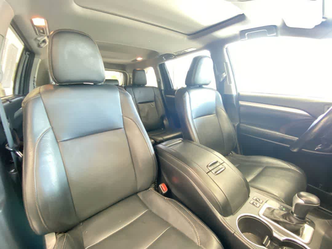 Used 2017 Toyota Highlander XLE AWD/4WD image 29