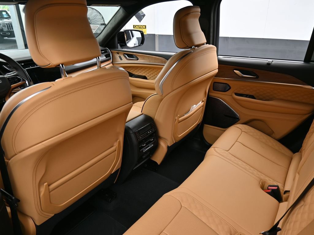 New 2025 Jeep Grand Cherokee Summit image 30