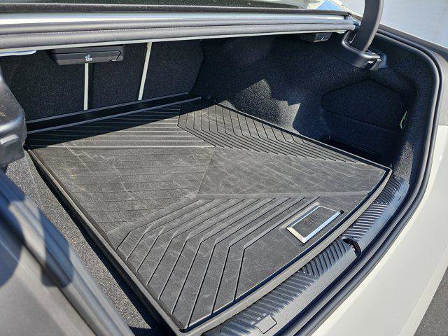 Used 2024 BMW 540i xDrive w/ Premium Package image 12