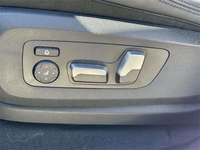 Used 2022 BMW X7 xDrive40i w/ Parking Assistance Package image 17