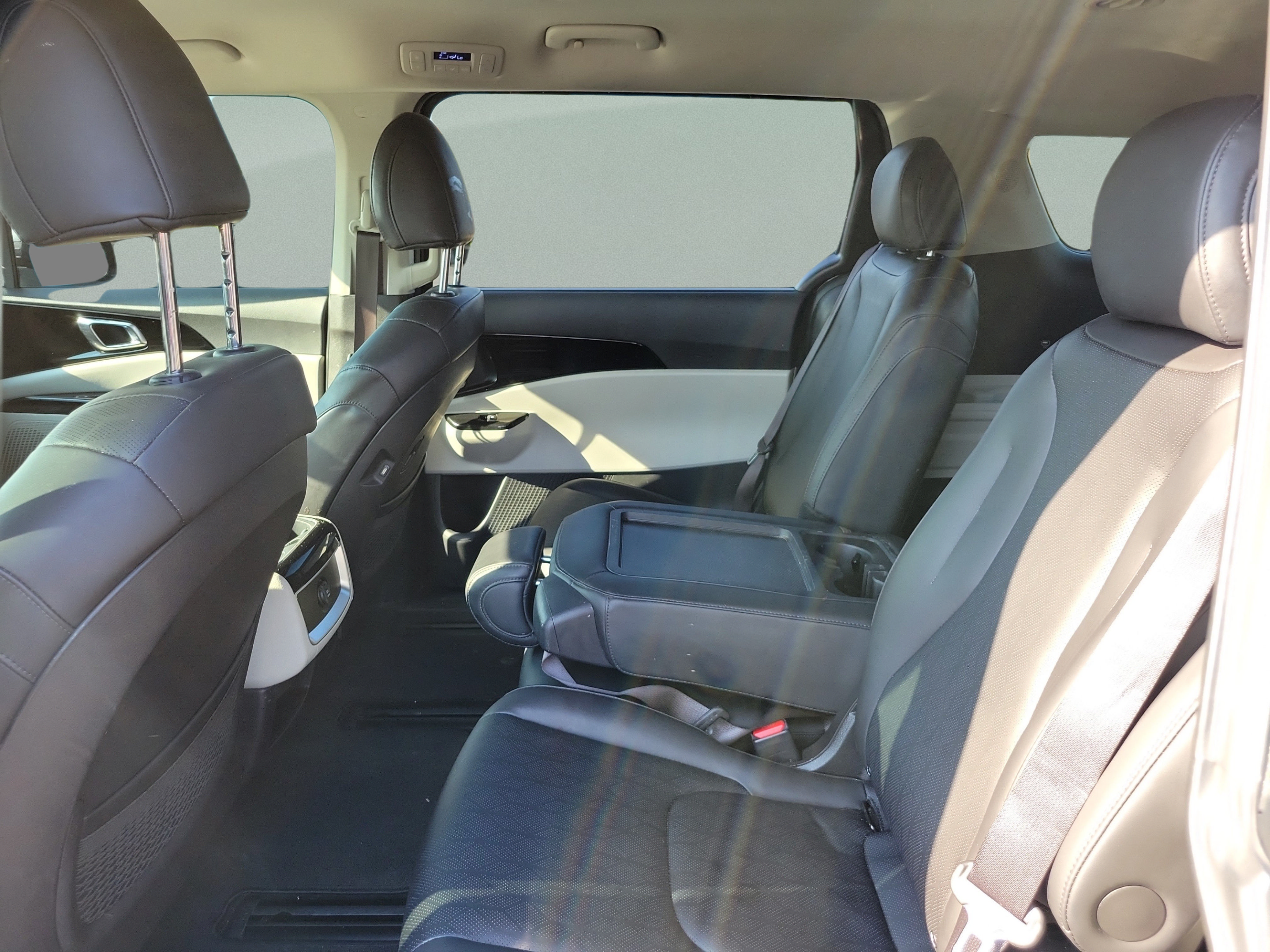 Used 2023 Kia Carnival EX FWD image 9