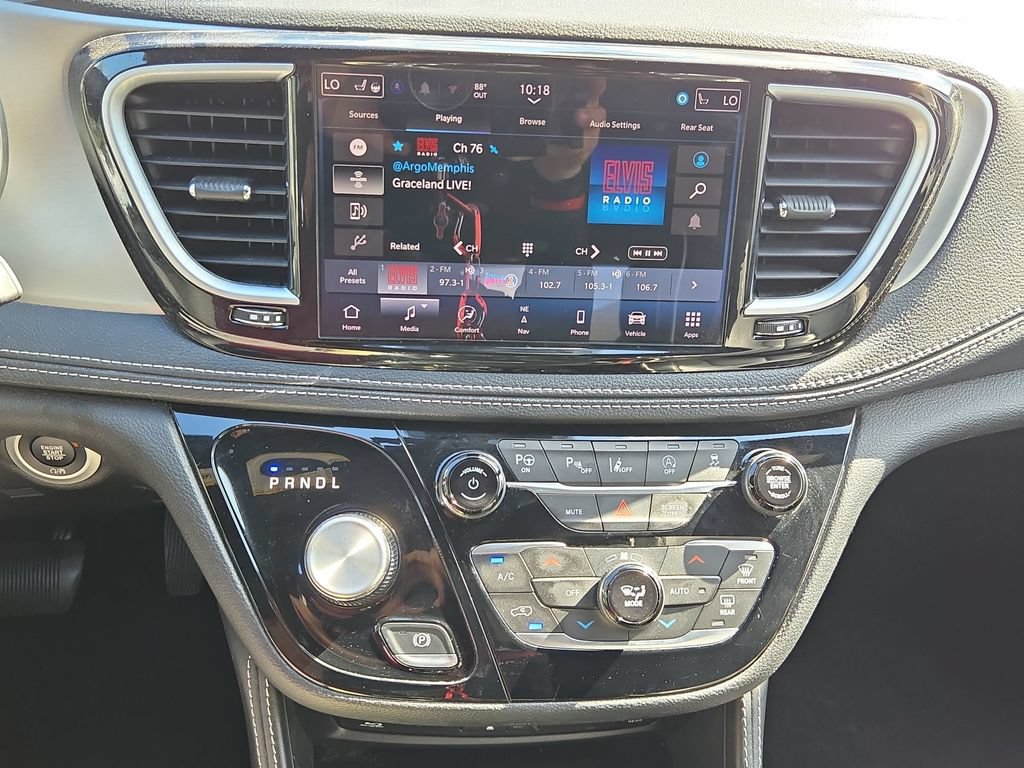 Used 2024 Chrysler Pacifica Limited w/ Uconnect Theater Family Group FWD image 26