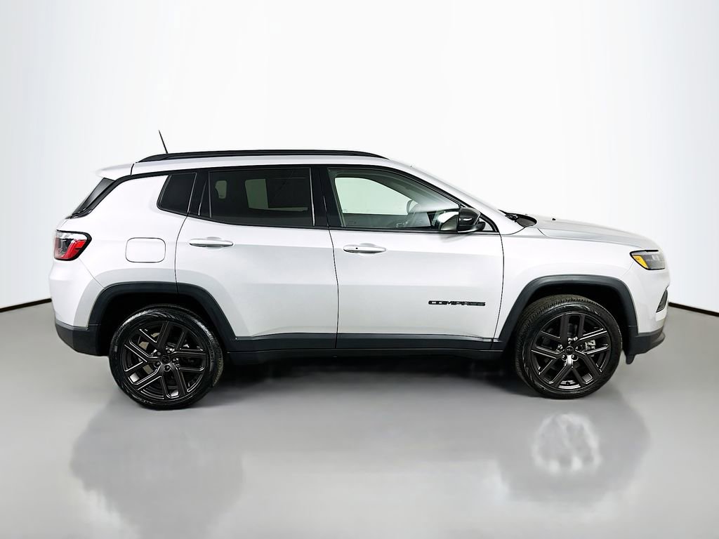 Used 2026 Jeep Compass Latitude image 7