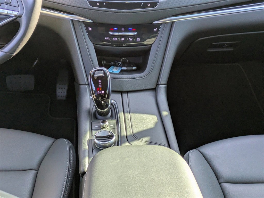 Used 2025 Cadillac XT6 Luxury image 21