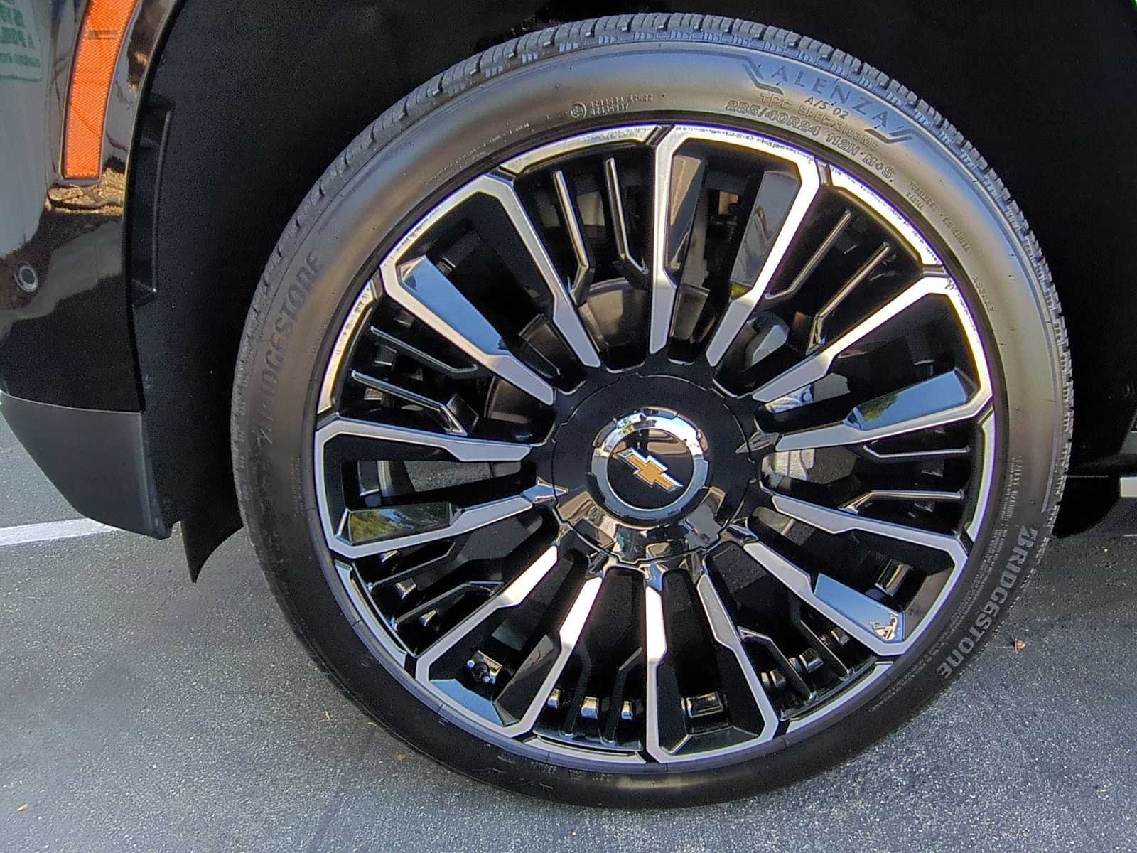 Used 2026 Chevrolet Suburban High Country AWD/4WD image 30