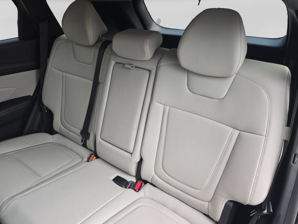 Used 2025 Hyundai Tucson Limited AWD/4WD image 31
