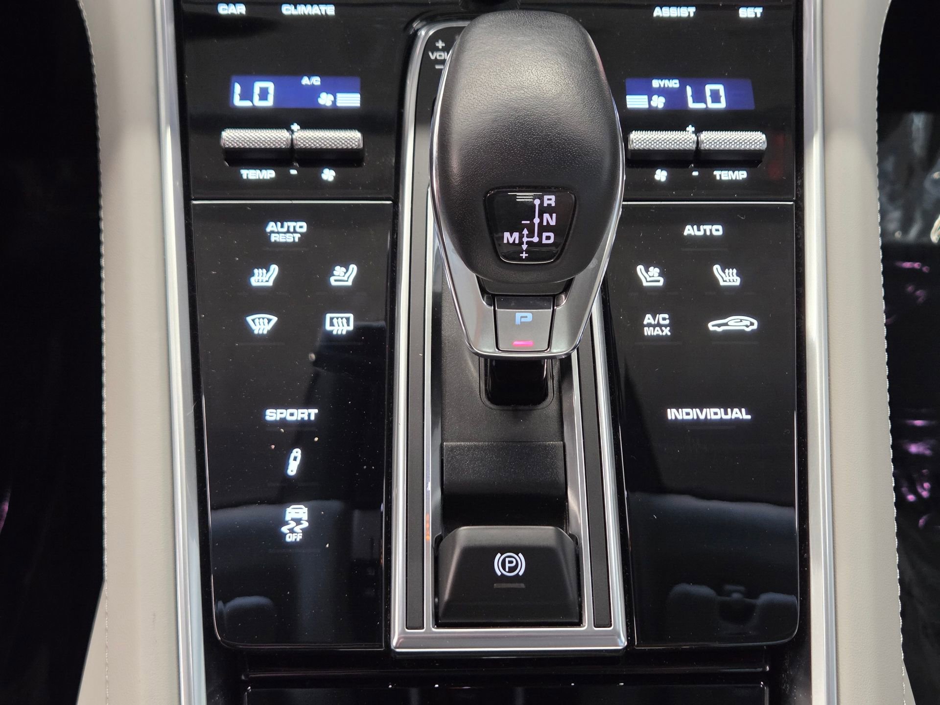 Certified 2023 Porsche Panamera 4 Platinum Edition image 26