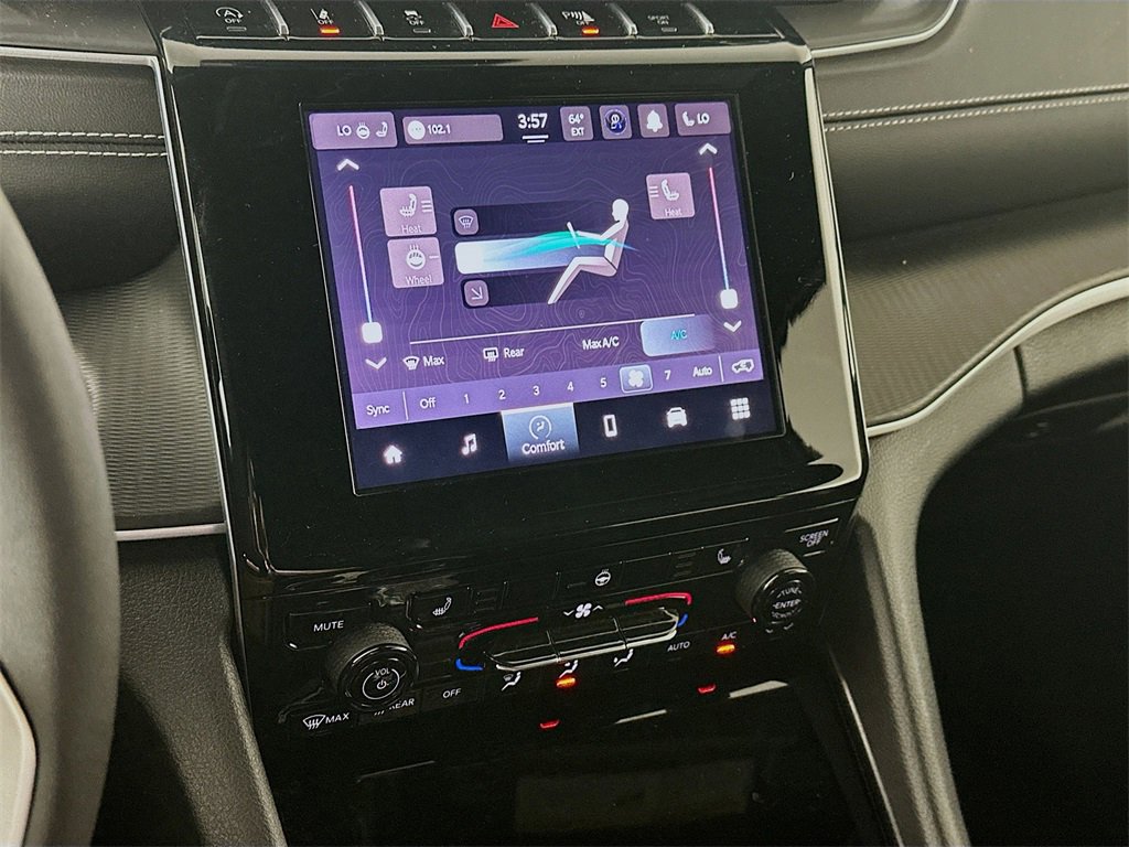 Used 2024 Jeep Grand Cherokee Laredo w/ Luxury Tech Group I image 18