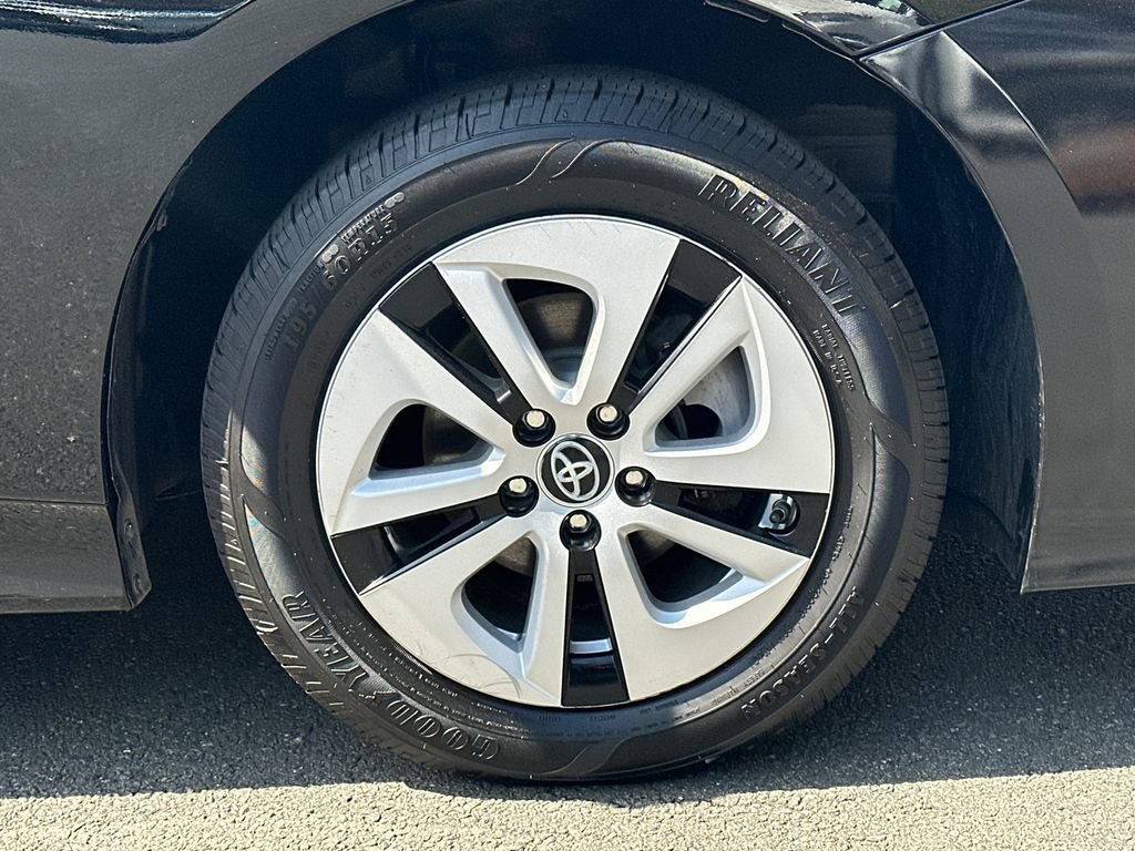 Used 2018 Toyota Prius Two image 9