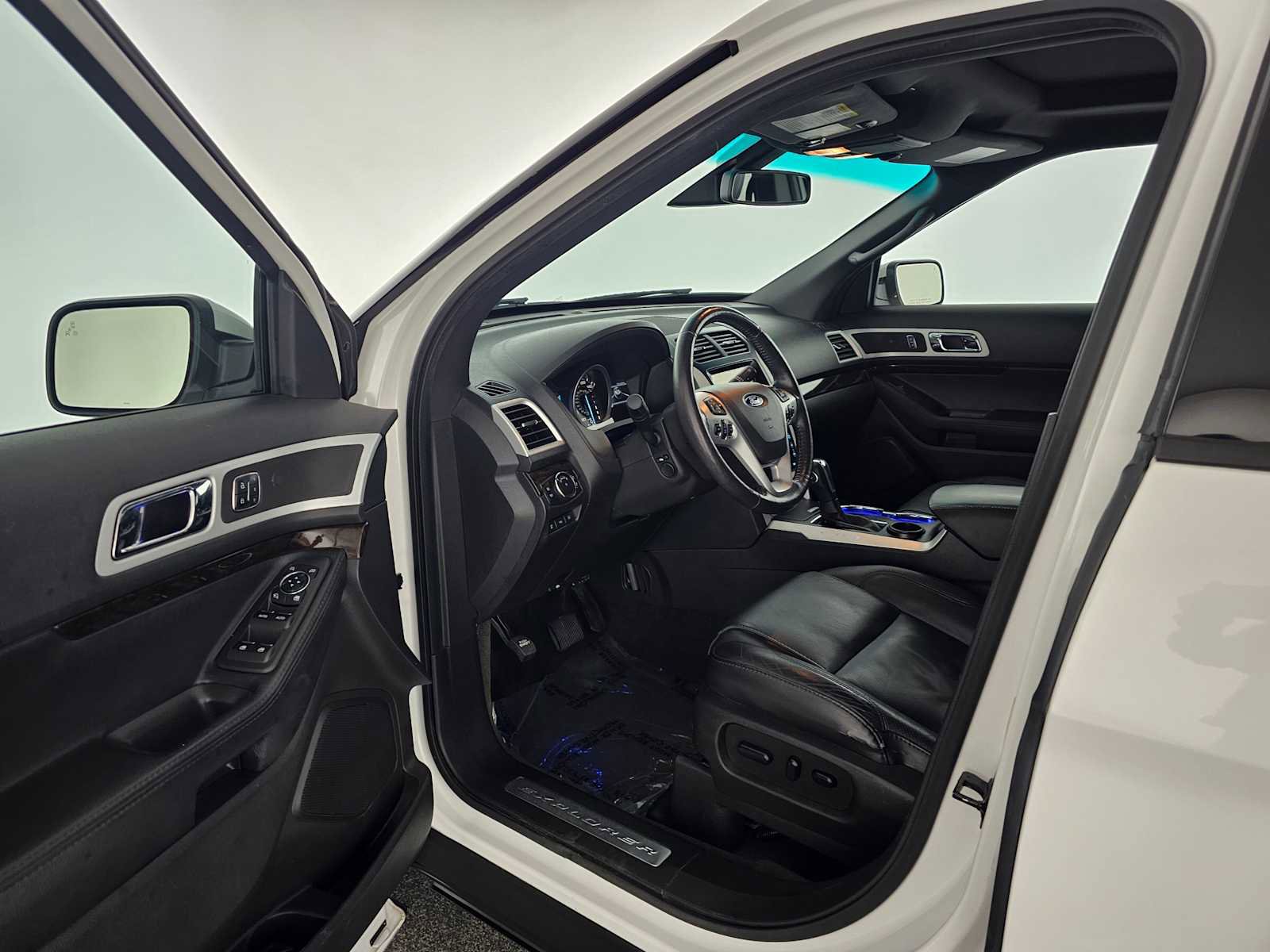 Used 2015 Ford Explorer Limited w/ Equipment Group 302A FWD image 21