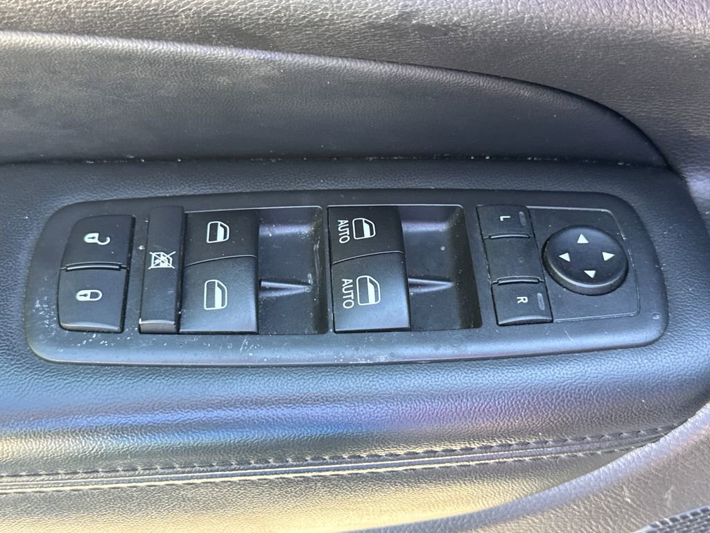 Used 2019 Jeep Grand Cherokee Laredo w/ Laredo X Package RWD image 14