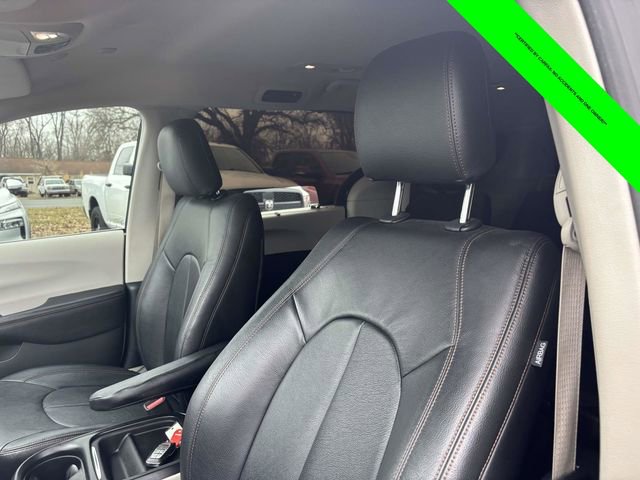 Used 2020 Chrysler Pacifica Touring image 6