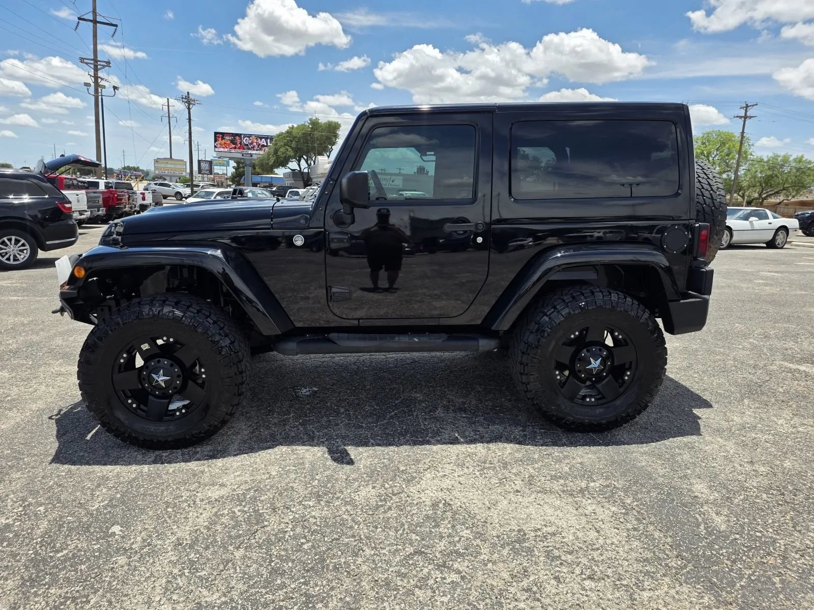 Used 2015 Jeep Wrangler Sahara AWD/4WD image 4