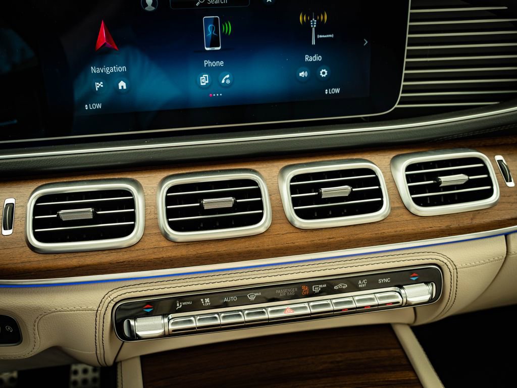 Used 2025 Mercedes-Benz GLS 450 4MATIC image 36