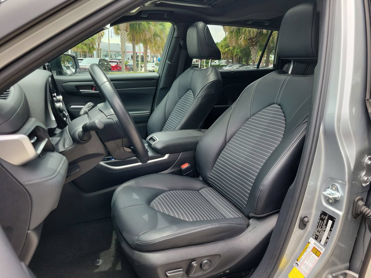 Used 2025 Toyota Highlander XSE AWD/4WD image 17