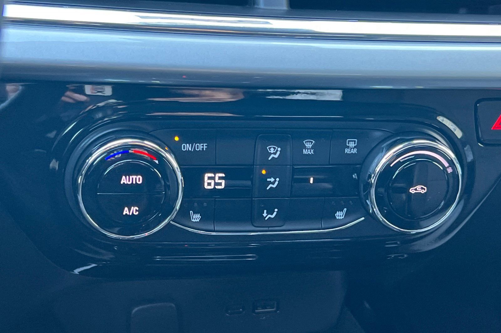 Used 2025 Chevrolet Trax LT w/ LT Convenience Package image 20