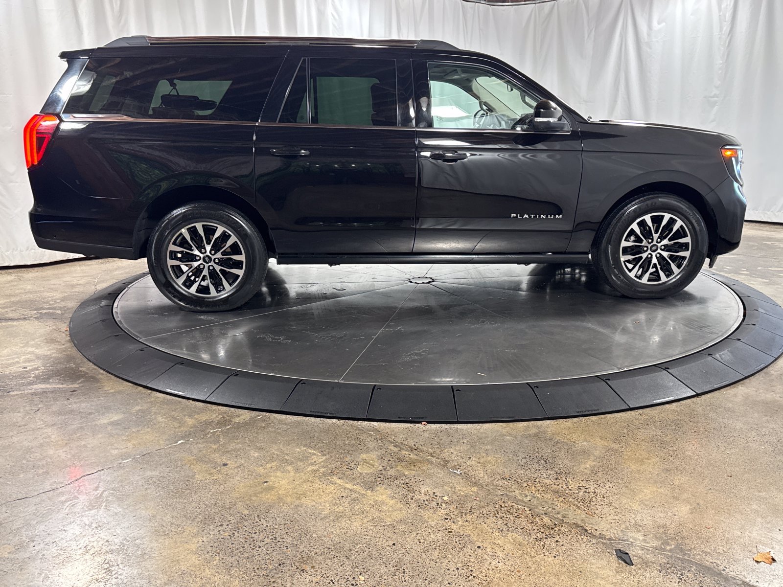 Used 2025 Ford Expedition Max Platinum AWD/4WD image 9