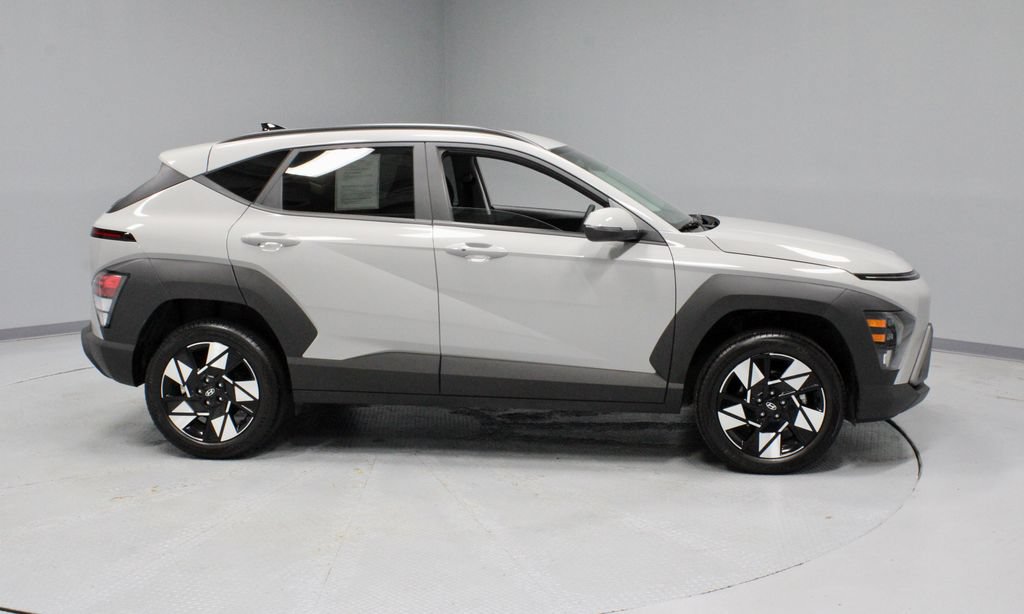 Used 2024 Hyundai Kona SEL AWD/4WD image 5