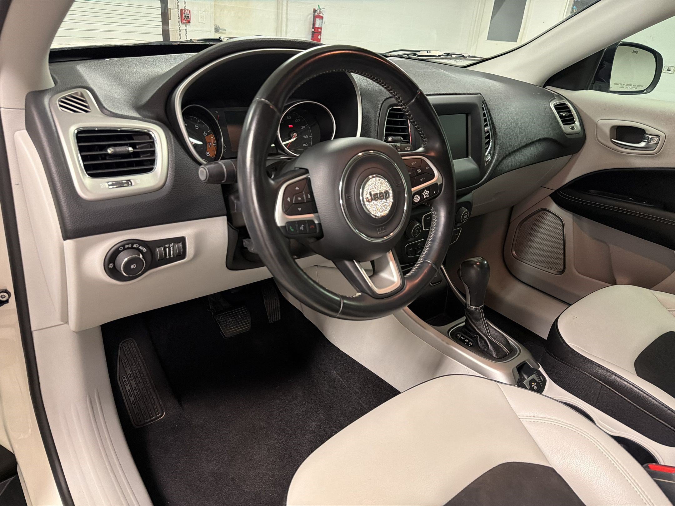 Used 2020 Jeep Compass Latitude FWD image 4