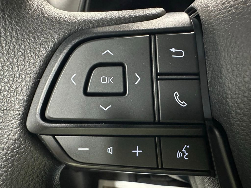Used 2025 Toyota Sienna LE FWD image 19