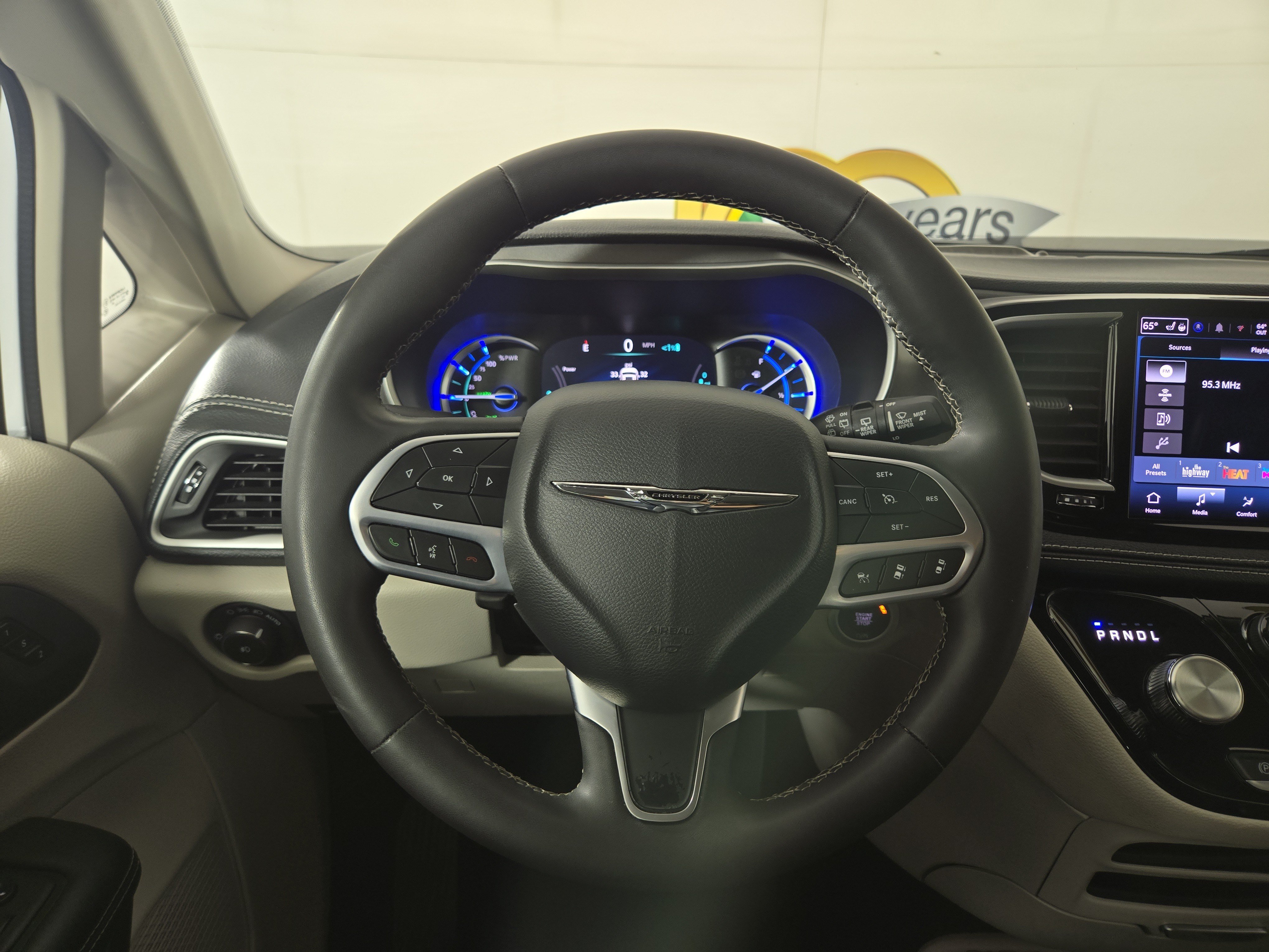 Used 2024 Chrysler Pacifica Limited FWD image 15
