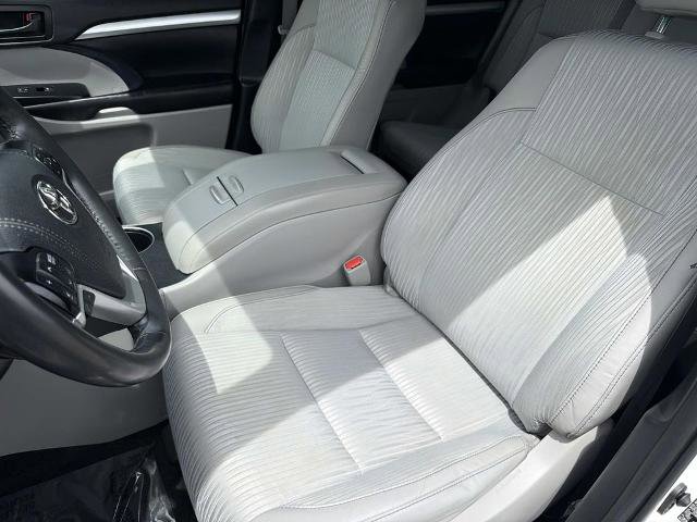 Used 2019 Toyota Highlander Plus FWD image 20