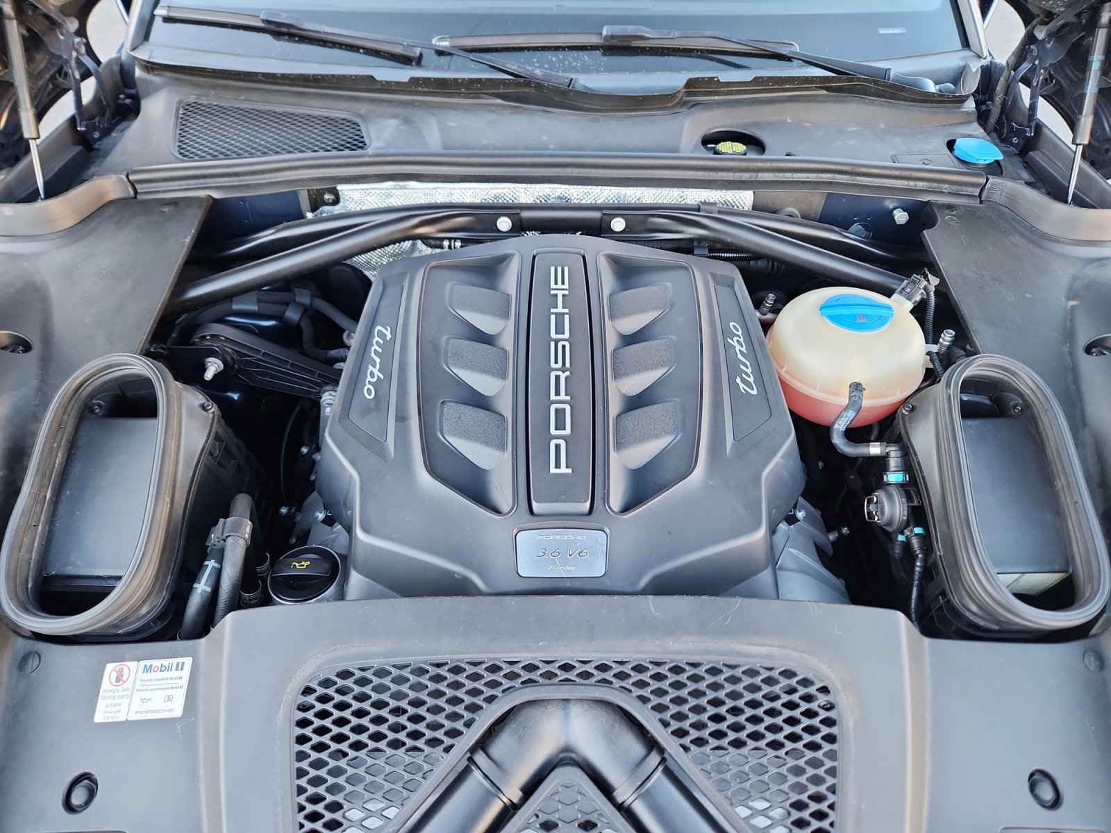 Used 2015 Porsche Macan Turbo image 22