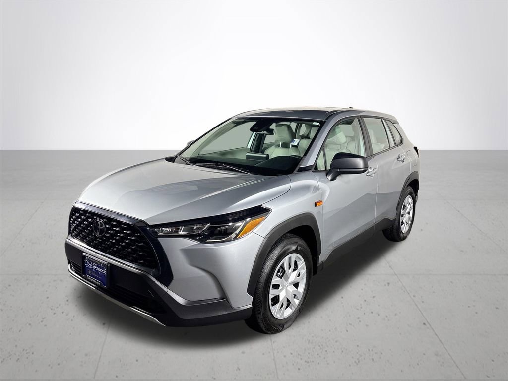 Used 2022 Toyota Corolla Cross L image 2