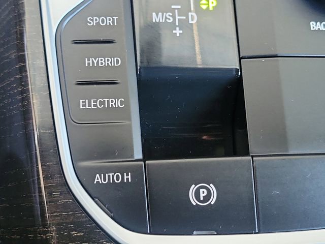 Used 2021 BMW 330e 330e iPerformance w/ M Sport Package image 17