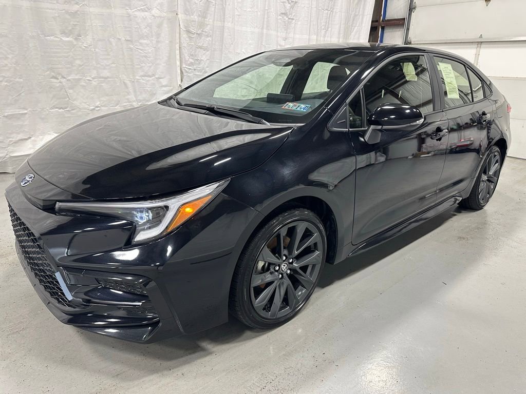 Used 2025 Toyota Corolla SE FWD image 3