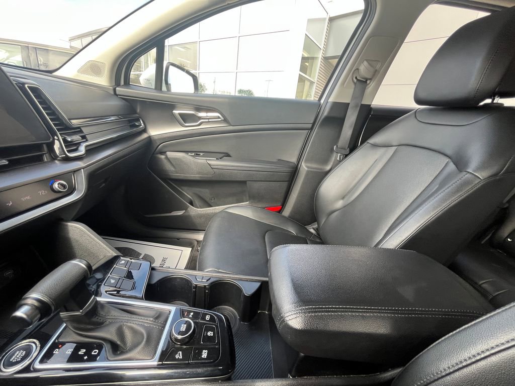 Used 2024 Kia Sportage EX image 16