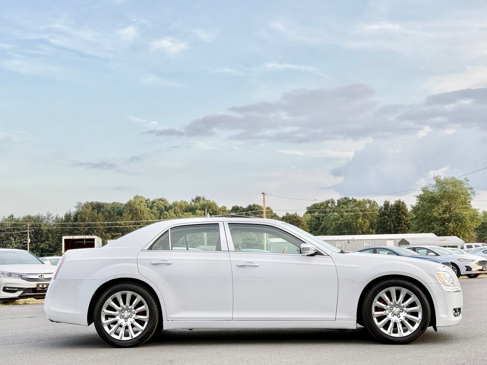 Used 2014 Chrysler 300 C RWD image 8