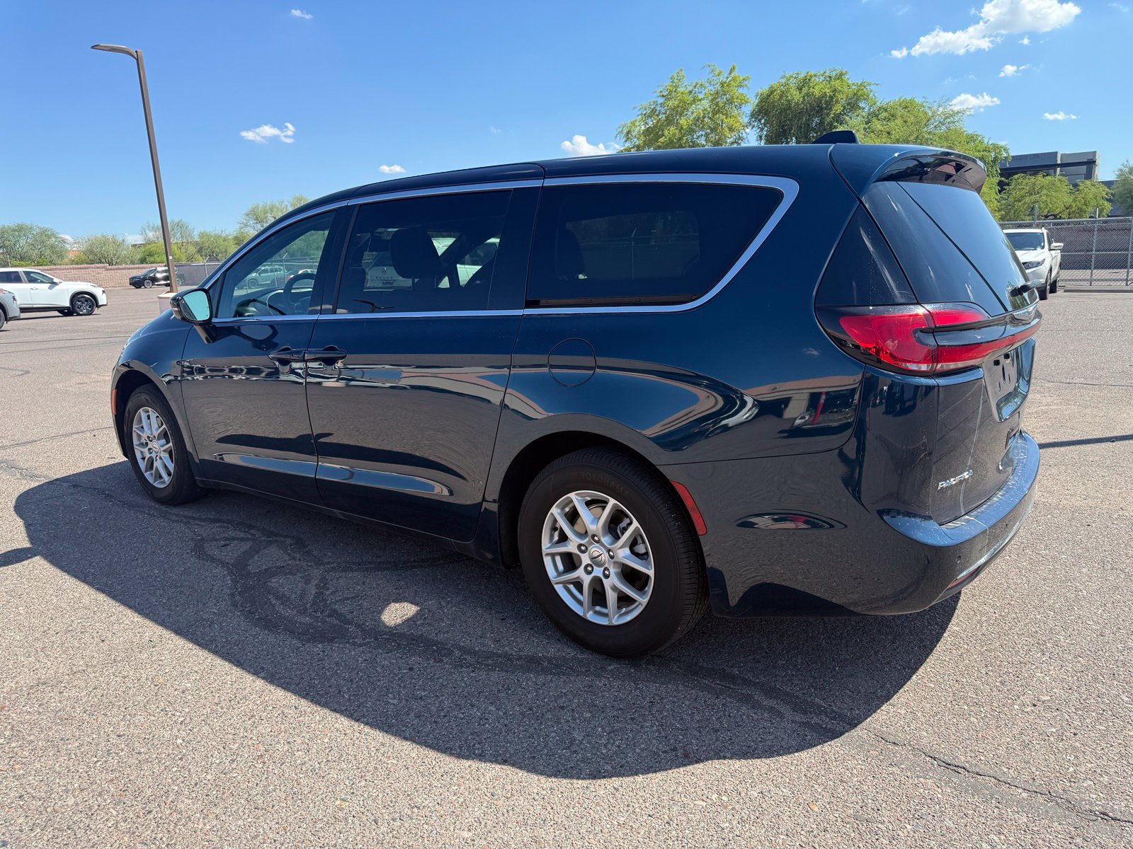 Used 2025 Chrysler Pacifica Select FWD image 7