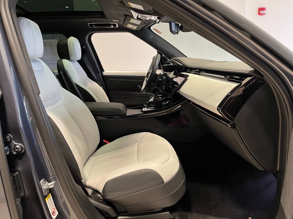 Used 2023 Land Rover Range Rover Sport First Edition image 39