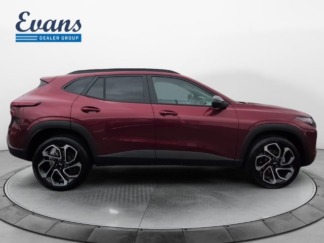 Used 2025 Chevrolet Trax RS FWD image 9