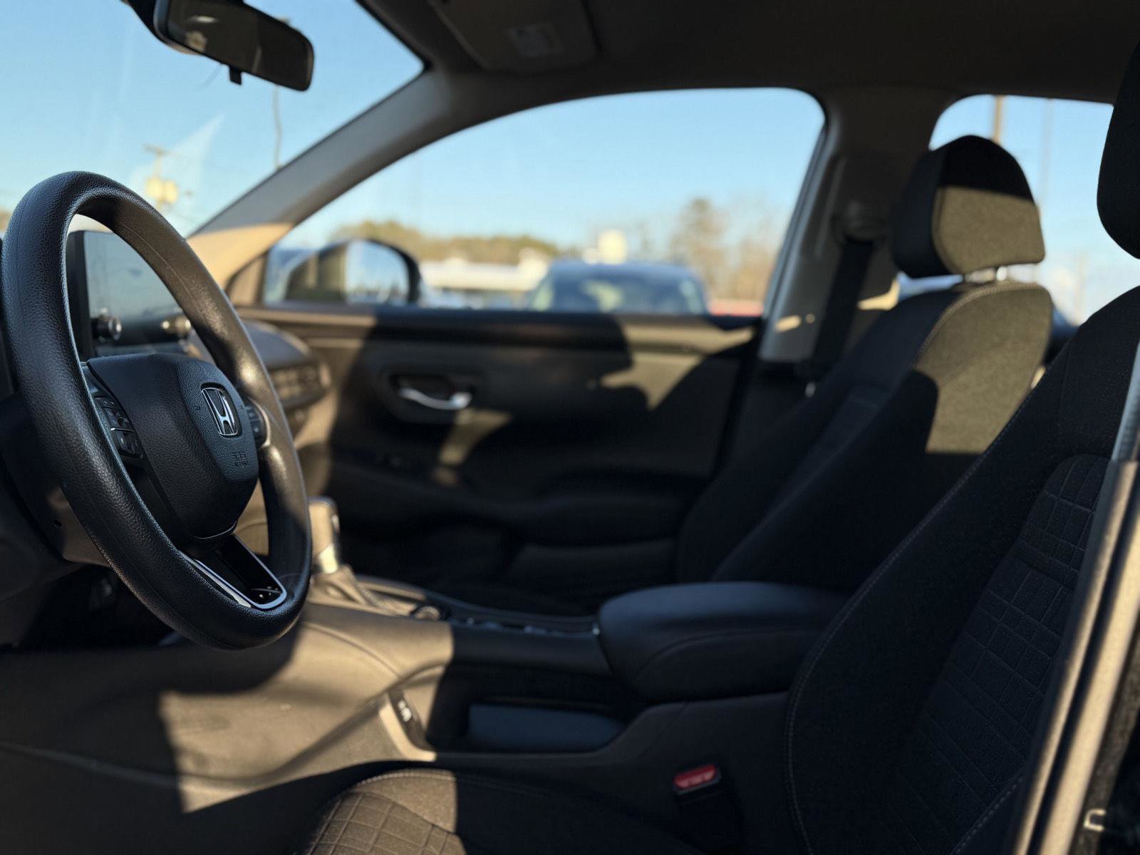 Used 2023 Honda HR-V LX image 11