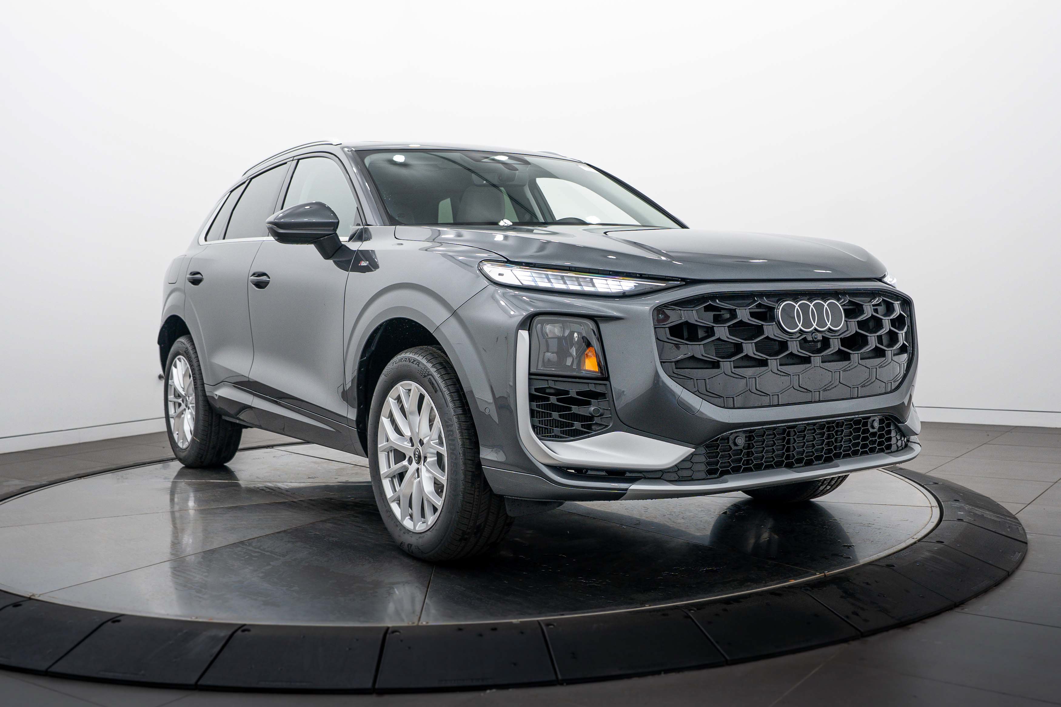 New 2026 Audi Q3 quattro 2.0T AWD/4WD image 2