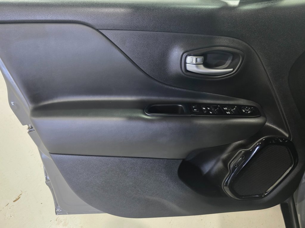 Used 2020 Jeep Renegade Altitude image 17