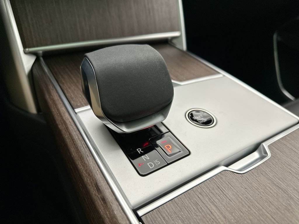 New 2026 Land Rover Range Rover Long Wheelbase SE image 12